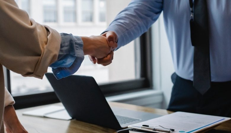 ¿Vas a firmar un finiquito? Consulta antes con un abogado laboralista